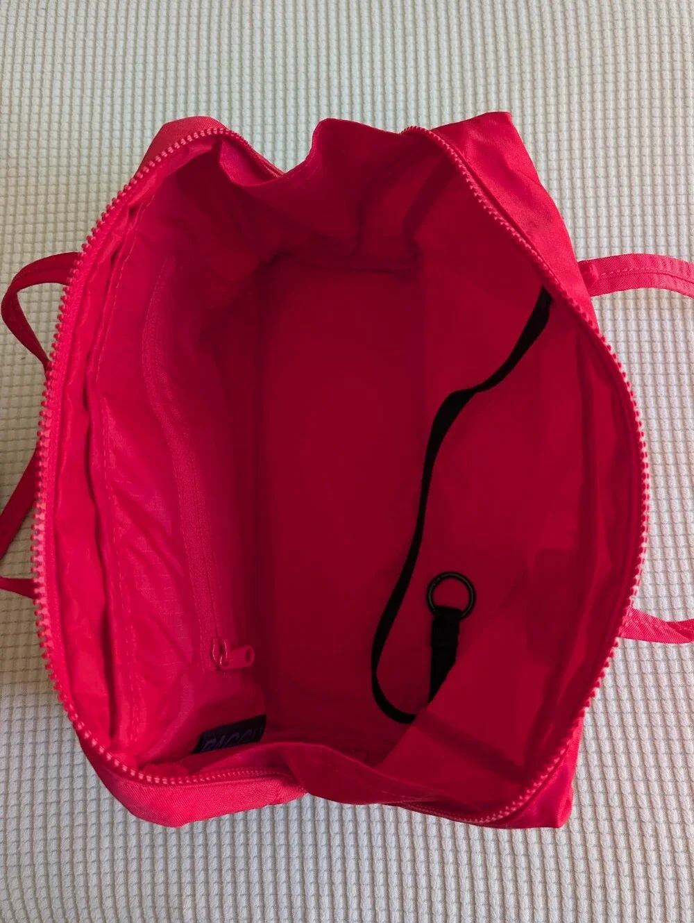 BAGGU Nylon Bowler Shoulder Bag Red Candy Apple Brand New Regular - Picture 2 of 7